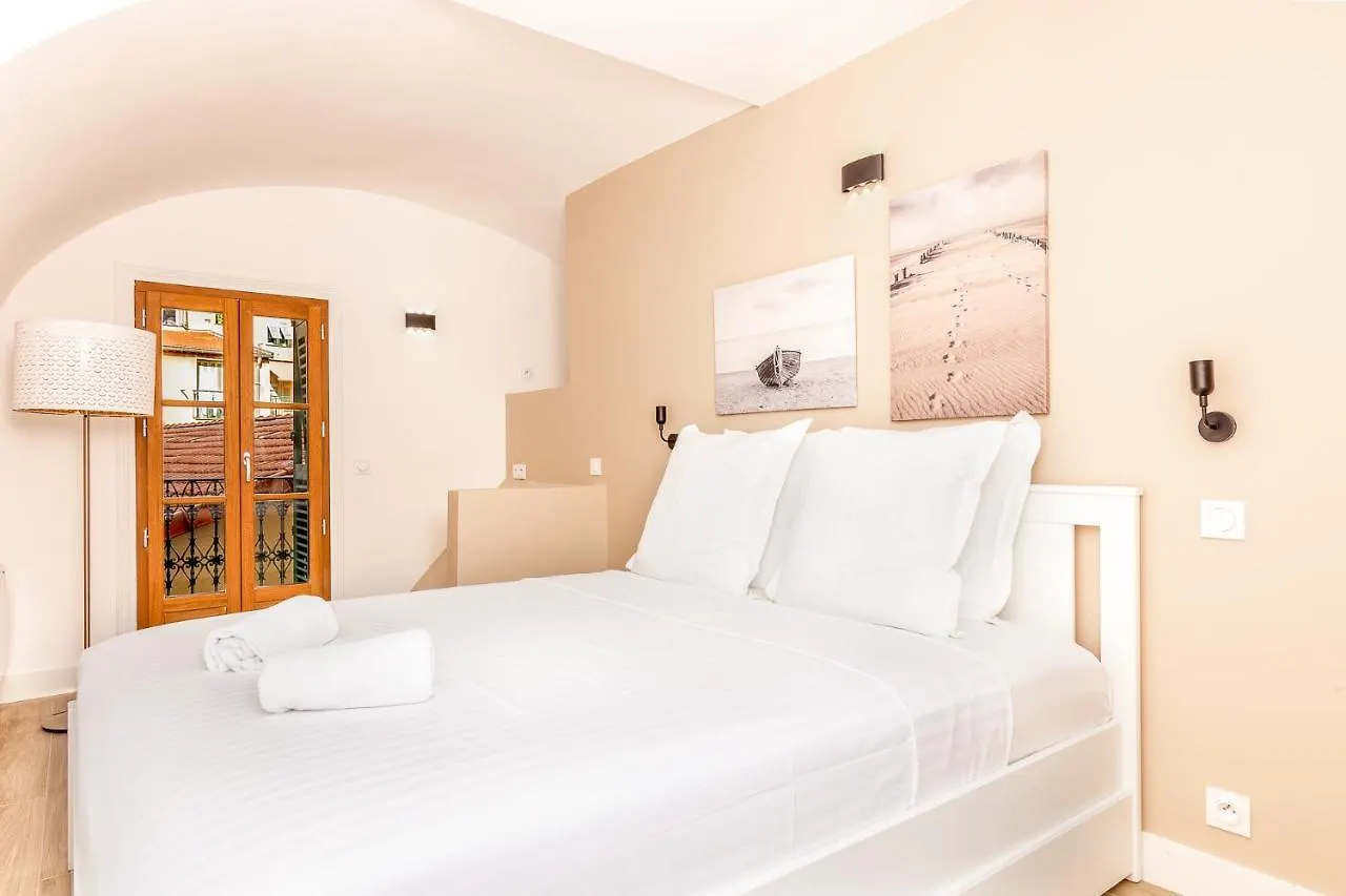 Le Sicardi-Vue Mer-Plage-Centre Ville Menton 0*,  France